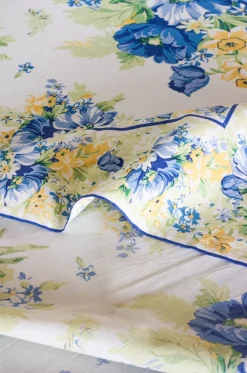 April Cornell Charming Ecru Breakfast Cloth- 6 Seater