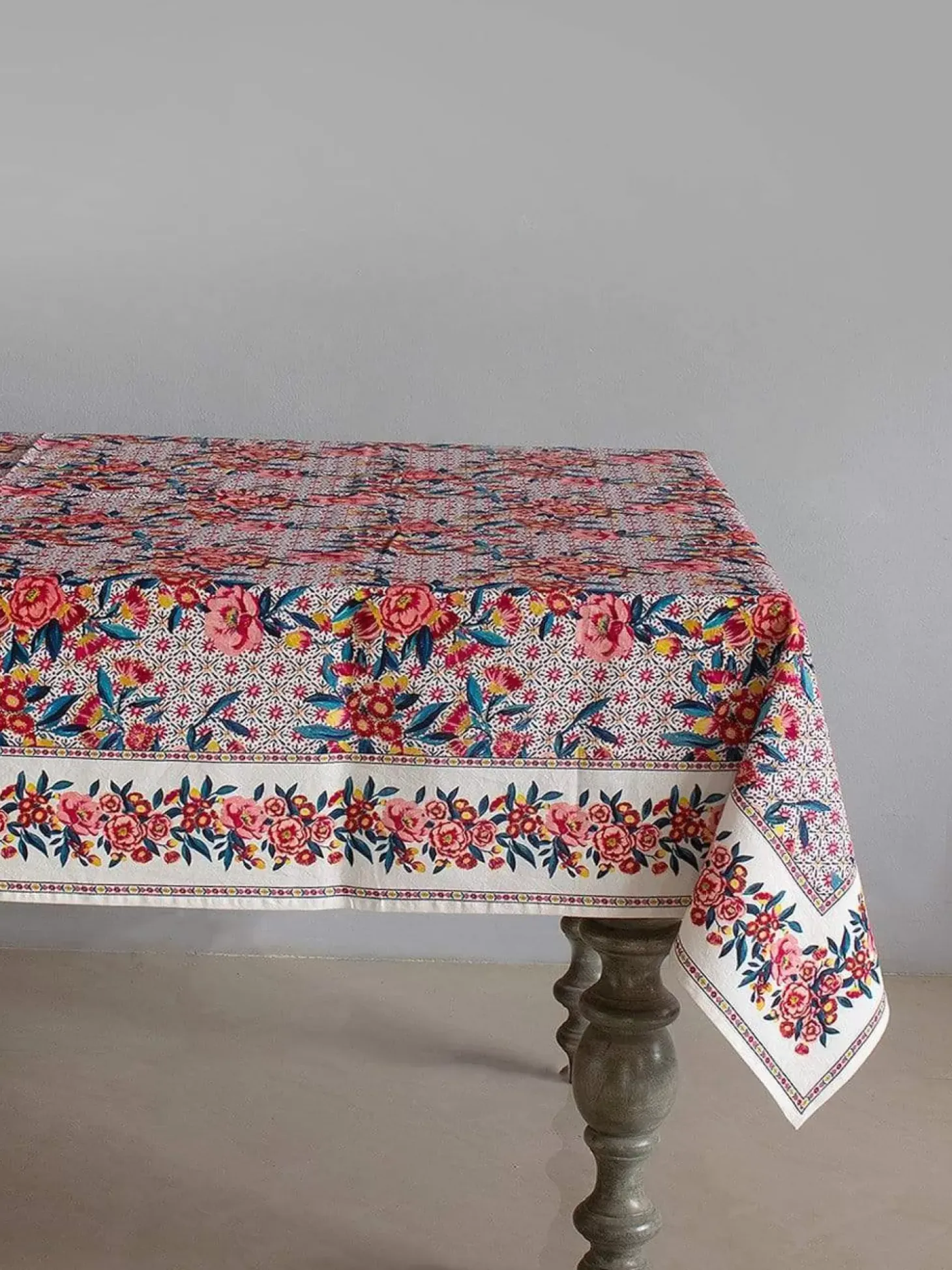 Poppy Petals Table Cover - 6 Seater