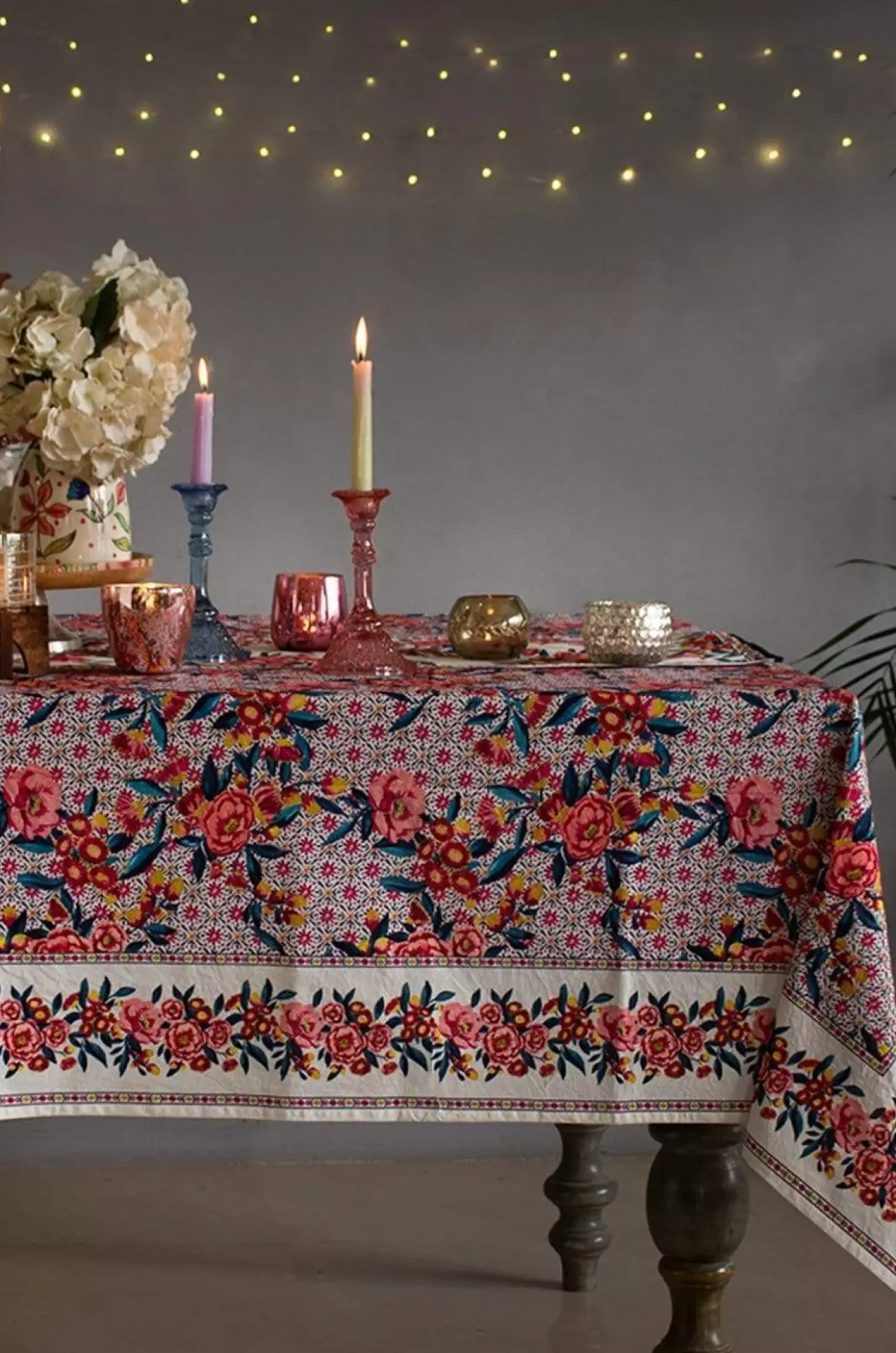 Poppy Petals Table Cover - 6 Seater