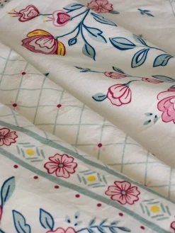 Raindrops And Roses Table Cover